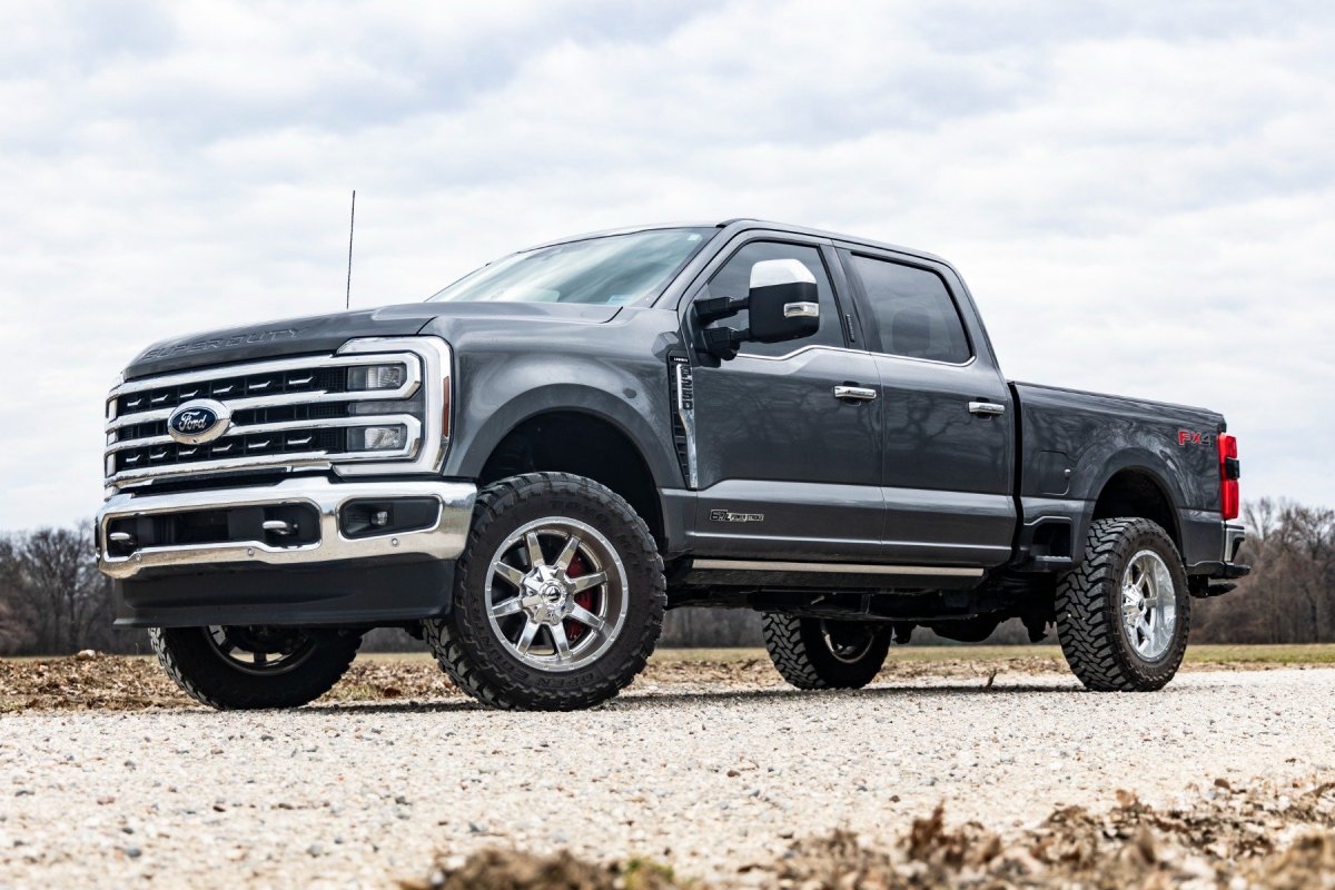 Ford F-250 Super Duty Suspension Lift Kit - Front - Rough Country - 2 Inch Leveling Kit | Track Bar Bracket - '17-'23